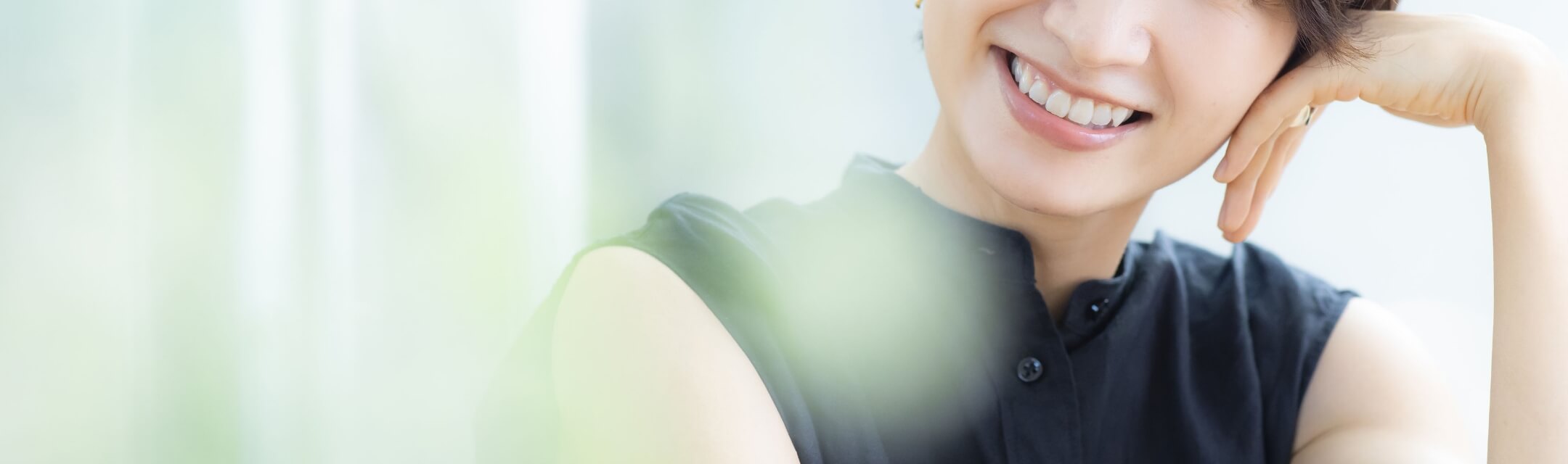 歯科医院のホワイトニングで白く輝く歯と笑顔のある生活を