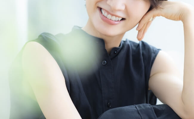 歯科医院のホワイトニングで白く輝く歯と笑顔のある生活を